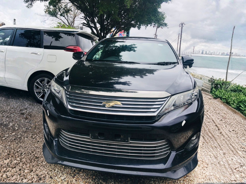 1 2014 Toyota Harrier: The Peak of Luxury - Image 1