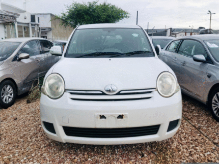 Toyota Sienta 2010: Smart Urban Living